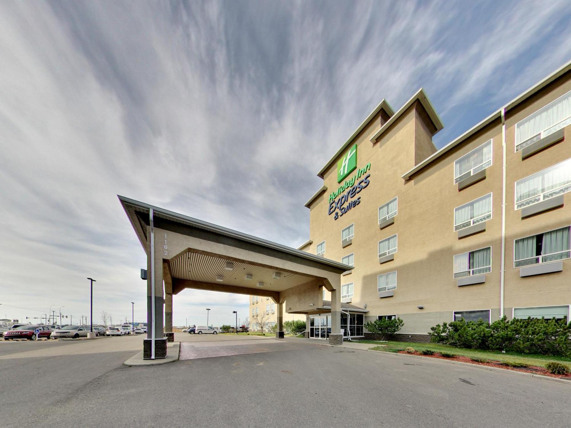 ניסקו Holiday Inn Express Hotel & Suites - Edmonton International Airport By Ihg מראה חיצוני תמונה